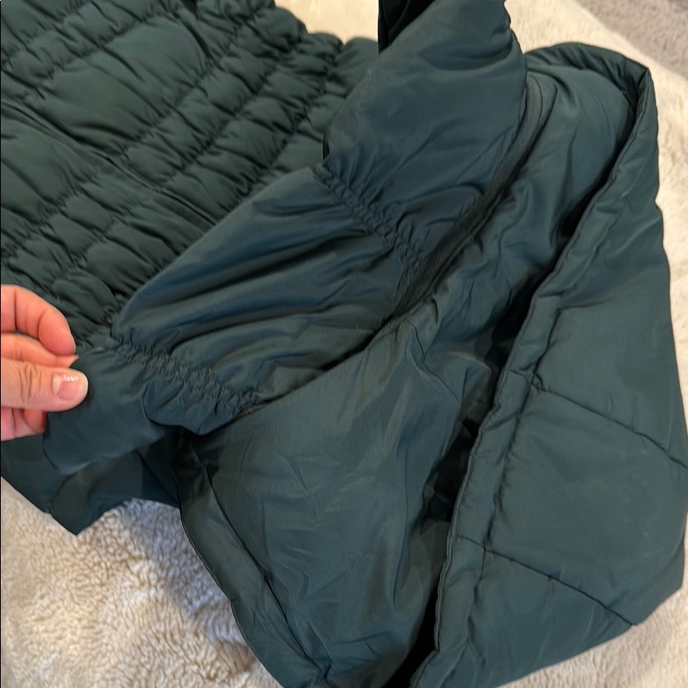 NWOT, michael kors Women's Green Puffer Vest - Picture 7 of 9